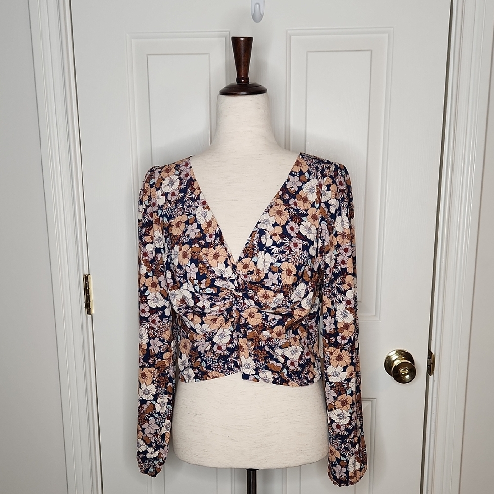 Altar'd State Floral Twist Knot Crop Top Size L NWT
